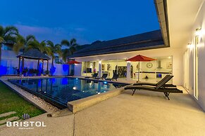 Kamala Contemporary 3 Bedrooms Pool Villa