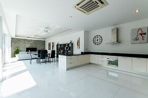 Kamala Contemporary 3 Bedrooms Pool Villa
