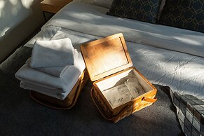 Cherlock Hotel