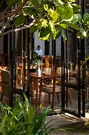 Cherlock Hotel
