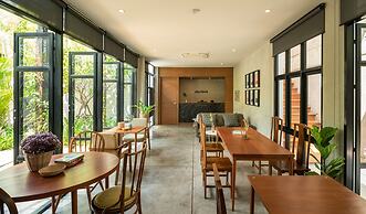 Cherlock Hotel