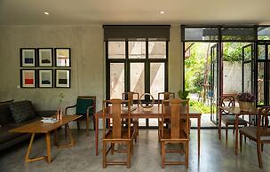 Cherlock Hotel