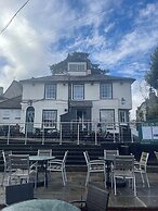 Jolly Sailor- Fish on the Quay