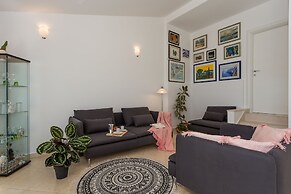 Villa Lola