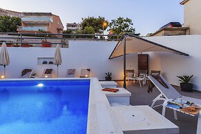Villa Lola