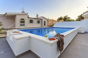 Villa Lola