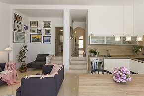 Villa Lola