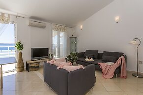 Villa Lola