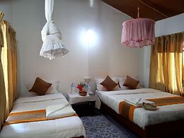 Rhino Lodge Bardia