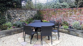 Henry VIII Cottage