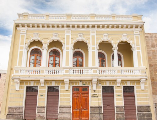 Casona 1914 Quito - Gothic Cathedral View Rooftop