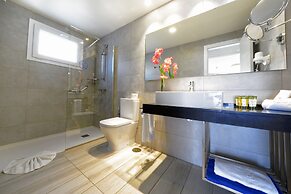 Aqua Suites