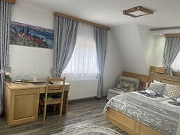 Rustic Inn River