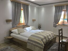 Rustic Inn River