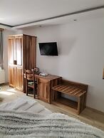 Rustic Inn River