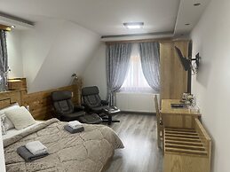 Rustic Inn River