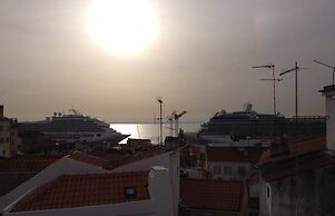Best Terrace River view Alfama Apartment