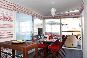 Best Terrace River view Alfama Apartment