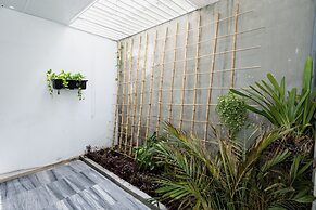 Shjmily House