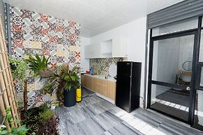 Shjmily House