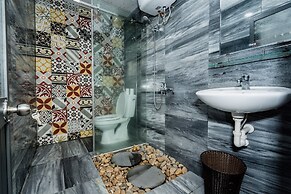 Shjmily House