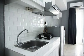 Modern and Comfortable Studio Apartment Springlake Summarecon near Sum