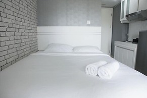Modern and Comfortable Studio Apartment Springlake Summarecon near Sum