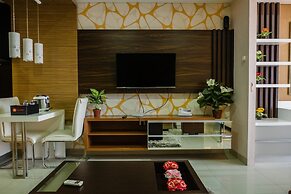Luxurious 1BR At Dago Suites Apartment