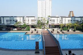 1BR City View Apartment at Cosmo Mansion