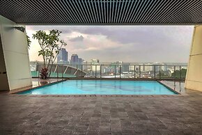 Warm and Best Studio Menteng Park Apartment