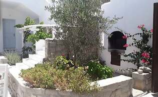 Thalassitra Private Pool Suites & Spa