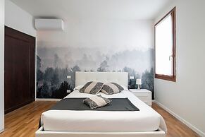 Apartments in San Marco with Canal View
