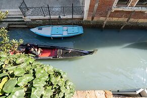 Apartments in San Marco with Canal View
