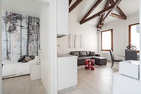 Apartments in San Marco with Canal View