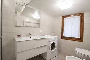 Apartments in San Marco with Canal View