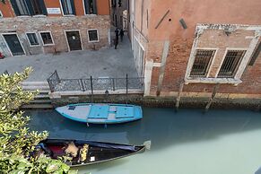 Apartments in San Marco with Canal View