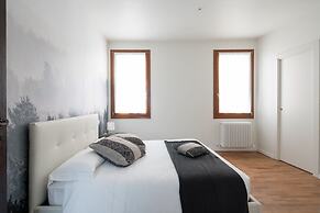 Apartments in San Marco with Canal View