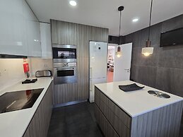 Sesimbra Stylish Villa by Homing