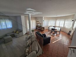 Sesimbra Stylish Villa by Homing
