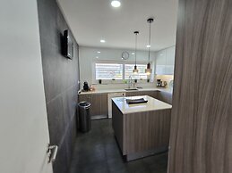 Sesimbra Stylish Villa by Homing