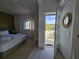Sesimbra Stylish Villa by Homing