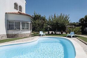 Sesimbra Stylish Villa by Homing