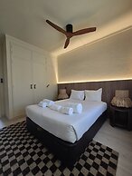 Sesimbra Stylish Villa by Homing