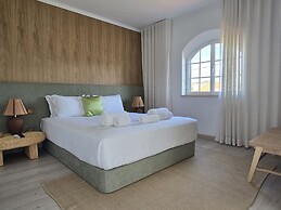 Sesimbra Stylish Villa by Homing