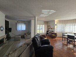 Sesimbra Stylish Villa by Homing