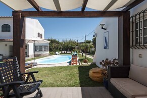 Sesimbra Stylish Villa by Homing