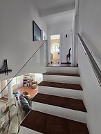 Sesimbra Stylish Villa by Homing