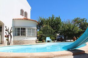 Sesimbra Stylish Villa by Homing