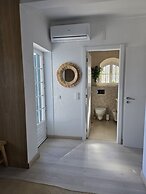 Sesimbra Stylish Villa by Homing