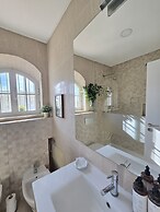 Sesimbra Stylish Villa by Homing